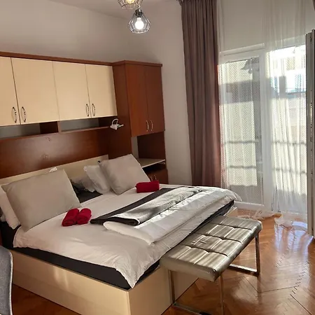 Julia Apartment *